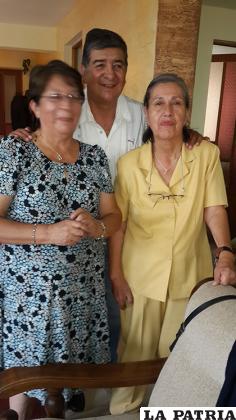 Dra. Miriam Ramírez de Herbas, Ing Néstor Molina y Lic. Adda Sanabria
