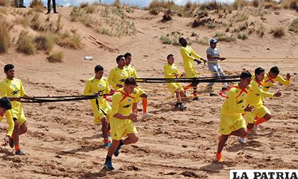 Los jugadores de San José ayer entrenaron en los arenales de San Pedro