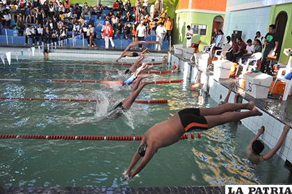 La pileta de Capachos es el escenario deportivo de la natación