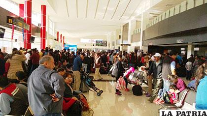 Gran afluencia de gente se tuvo en el aeropuerto 