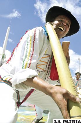 Largo instrumento del componente de la saya afroboliviana
