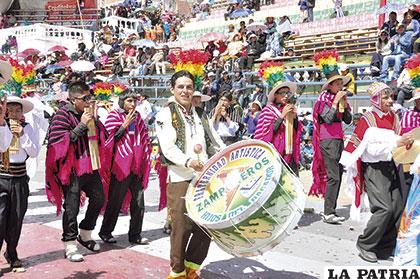 Banda autóctona de los Zampoñeros Hijos del Pagador
