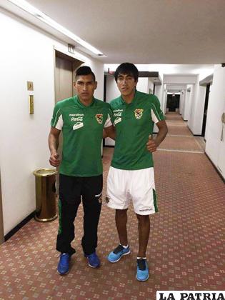 Los futbolistas Calderón y Rivera en la concentración del combinado boliviano
