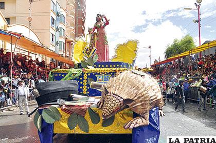 La Predilecta del Carnaval 2016 y su carro alegórico