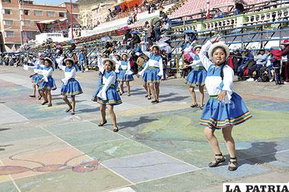El Conjunto Folklórico Antawara abrió el  Domingo de Carnaval