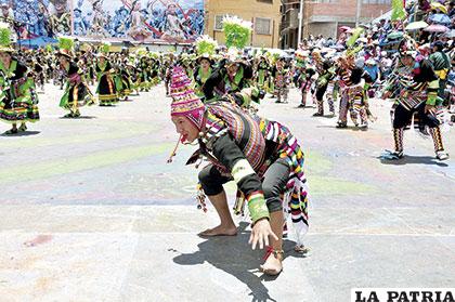 Tinkus Huajchas con fuerza y coraje