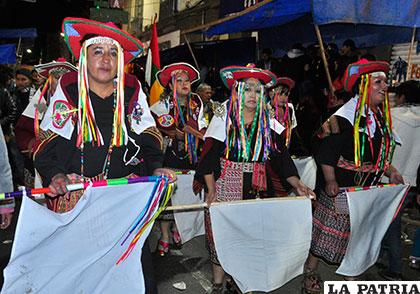 Los phujllay con más fuerza en el Carnaval de Oruro