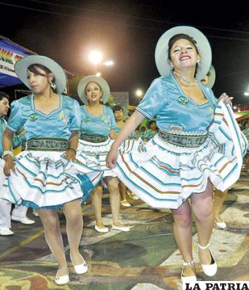 Mucho ritmo y movimiento en la danza del Salay