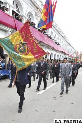 La Asociación de Fútbol de Oruro dijo presente en el acto cívico