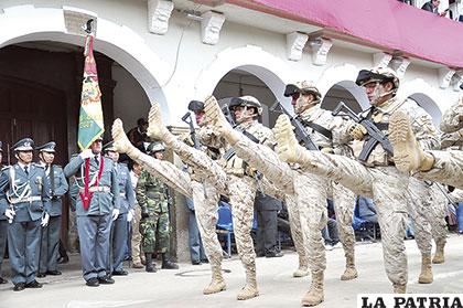 Paso de parada del Regimiento Tocopilla