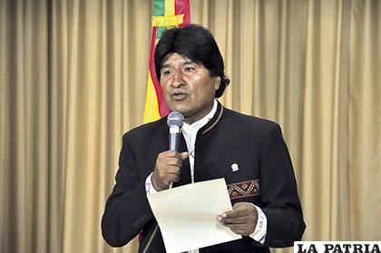 Evo Morales pidió al contralor investigar a empresa China CAMC