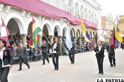 Las banderas de los hermanos países juntaron a los trabajadores del Centro Internacional de la Quinua