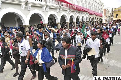 Campaña política no faltó en el acto cívico