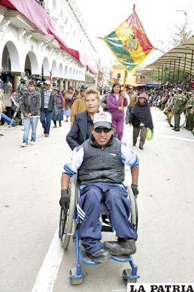 Los discapacitados también participan con su civismo