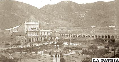 Una panorámica de la Plaza 10 de Febrero, testigo mudo de la historia orureña