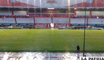 El campo de juego del Monumental estaba bastante anegado