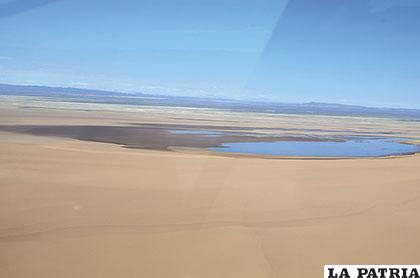 Lamentable situación del Lago Poopó que está casi seco