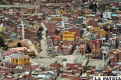 La mayoría de los cerros de Oruro tienen minas en su interior