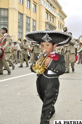Apuesto mariachi, Adalid Callapa