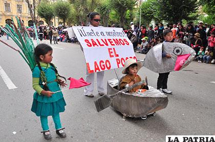 Gran presentación del pescador pidiendo salvar el lago Poopó