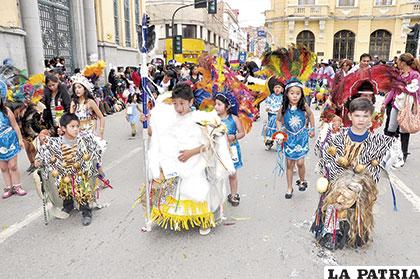 Originales disfraces de los Tobas Zona Sud
