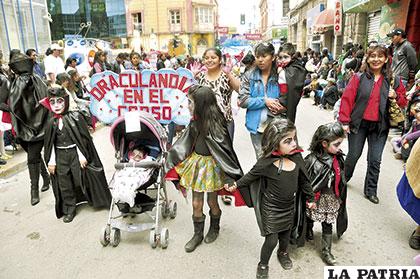 La familia Drácula en el Corso Infantil