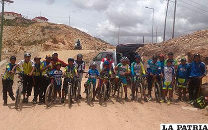 Ciclistas que participaron en la prueba clasificatoria de ayer