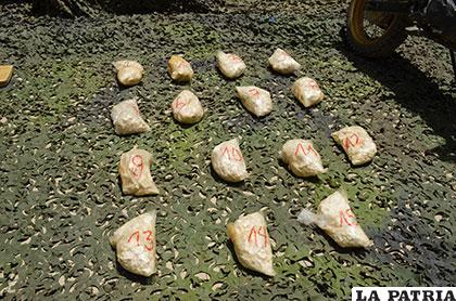 En bolsas nylon transparentes estaba la cocaína base