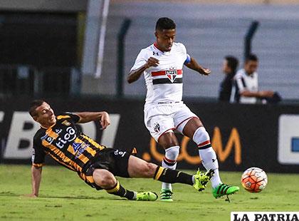 Pablo Escobar intenta frenar la avanzada de Hudson /APG