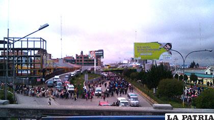 El inicio de la marcha que protagonizaron padres de familia