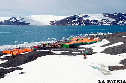 Las barreras de hielo que rodean la Antártida