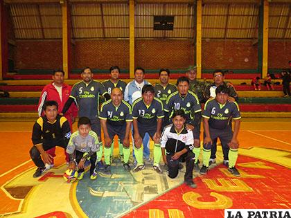 Integrantes del plantel de Fetsal que lograron ganar a Policom