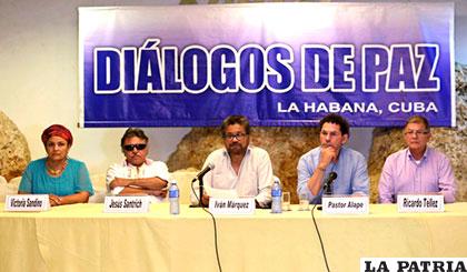 Negociadores de la paz de las FARC y del gobierno colombiano en La Habana (Cuba)