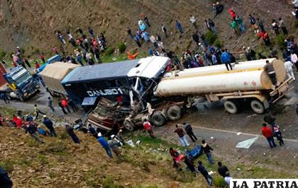 El choque fatal se produjo por el sector de Confital, en la vía Cochabamba - Oruro /ANF