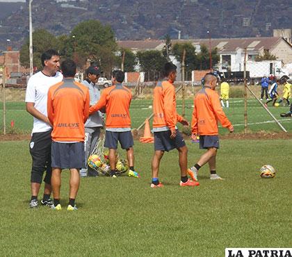 Ferrufino dirigió ayer su primera práctica al frente de los 