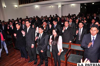 Toma de juramento de nuevos afiliados a la Sociedad de Ingenieros de Bolivia