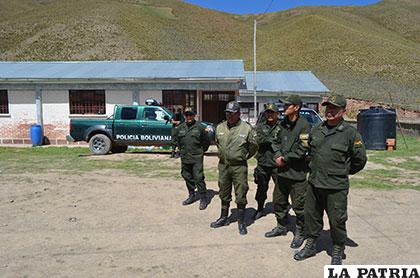 Efectivos policiales en Pongo Queñuani