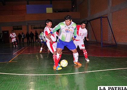 La acción del partido que terminó igualado 3-3 entre Coremmin y Valdez Rocha