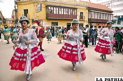 Elegante participación de las chinas ñaupas