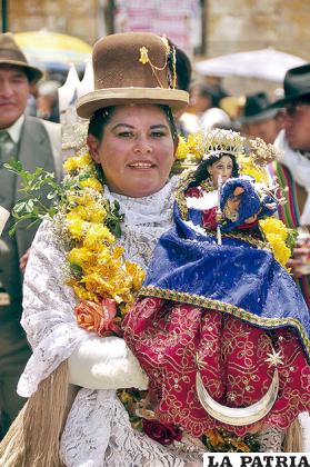 La imagen de la Virgen del Socavón presente en la entrada de los bordadores