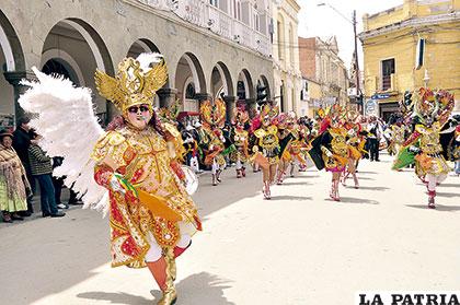 Al mando del Arcángel Miguel ingresó la Diablada Juventud de la calle La Paz