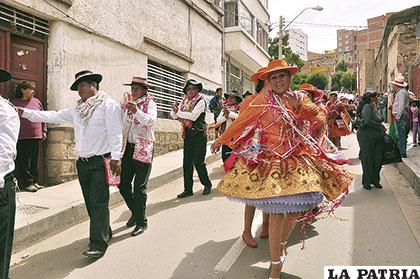 Con gran alegría ingresó a la Ranchería la comparsa del Señor de Bomburi