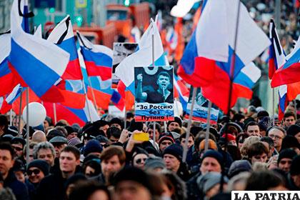 Miles de rusos protestaron por una 