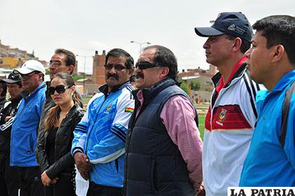 Directivos de la Agremiación durante la inauguración del torneo
