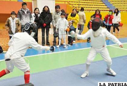 Deportistas orureños en plena competencia