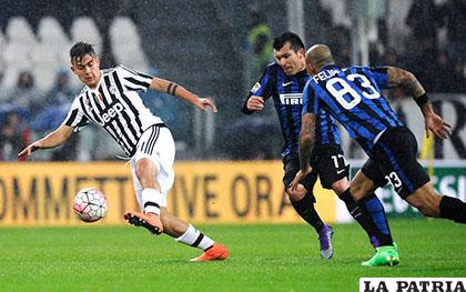 Juventus venció en el clásico a Milan 2-0