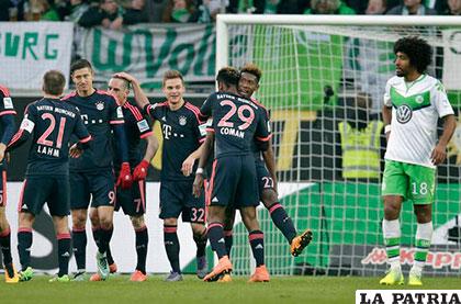 Bayern Múnich sigue líder, venció a Wolfsburgo 2-0