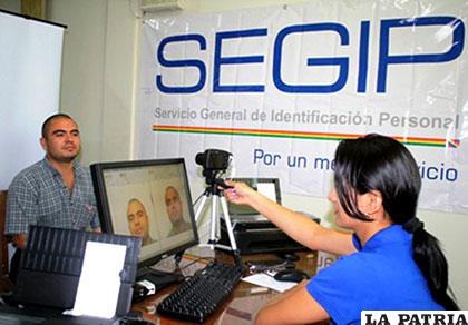 El Segip se encarga desde 2011 en la entrega de cédulas de identidad y licencia de conducir /eldia.com.bo
