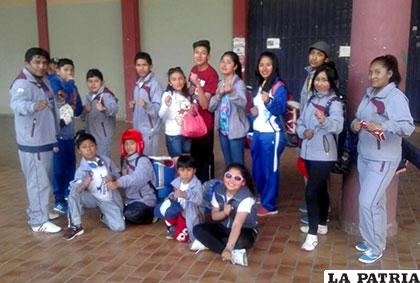 Deportistas del Club San Pío que asistieron al certamen en Cochabamba