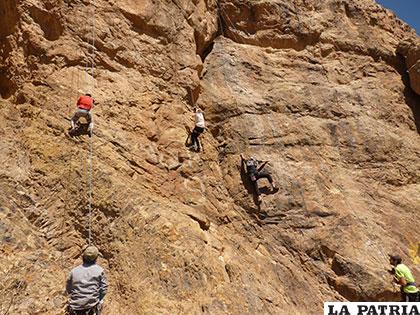 El montañismo un deporte que va creciendo en Oruro